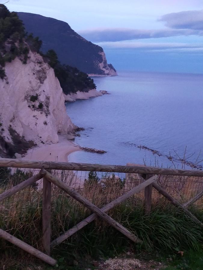 Affittacamere Le Tre Sorelle Sirolo Exteriér fotografie